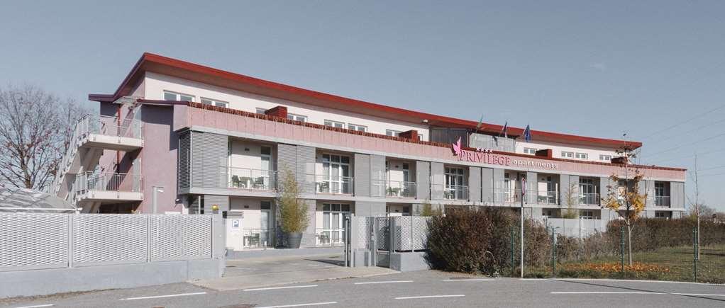 Privilege Apartments Вимеркате Екстериор снимка