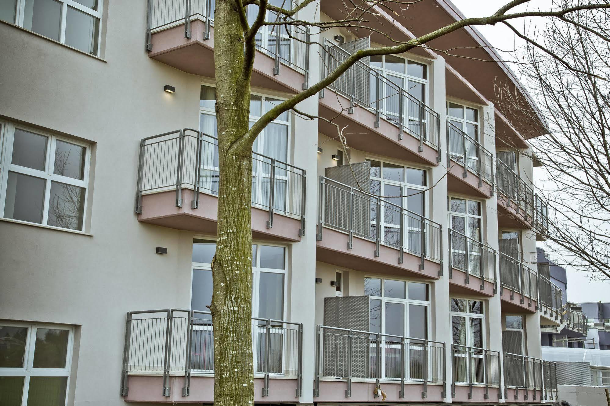 Privilege Apartments Вимеркате Екстериор снимка