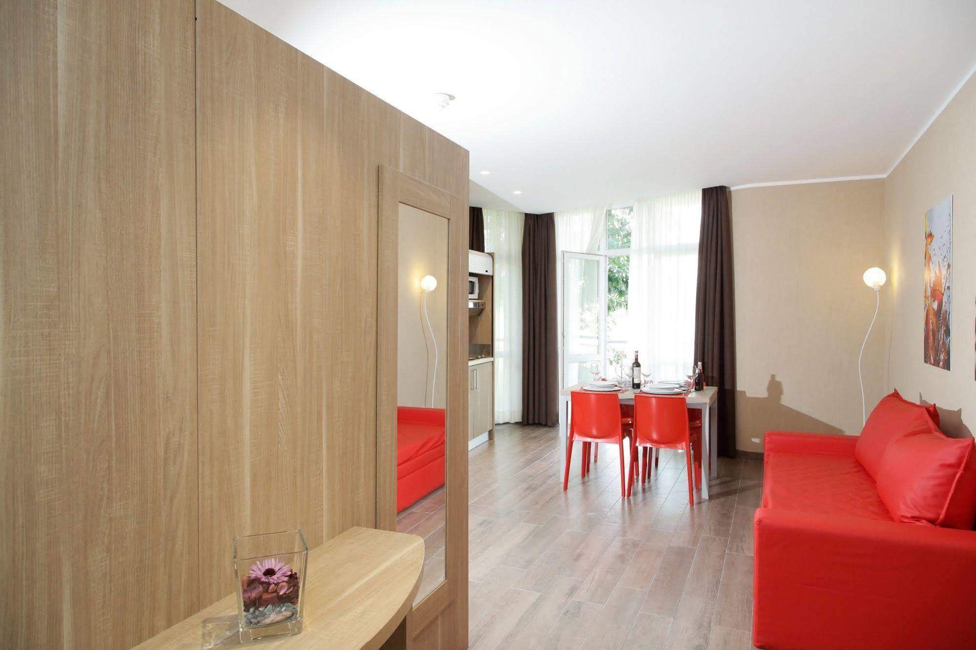 Privilege Apartments Вимеркате Екстериор снимка