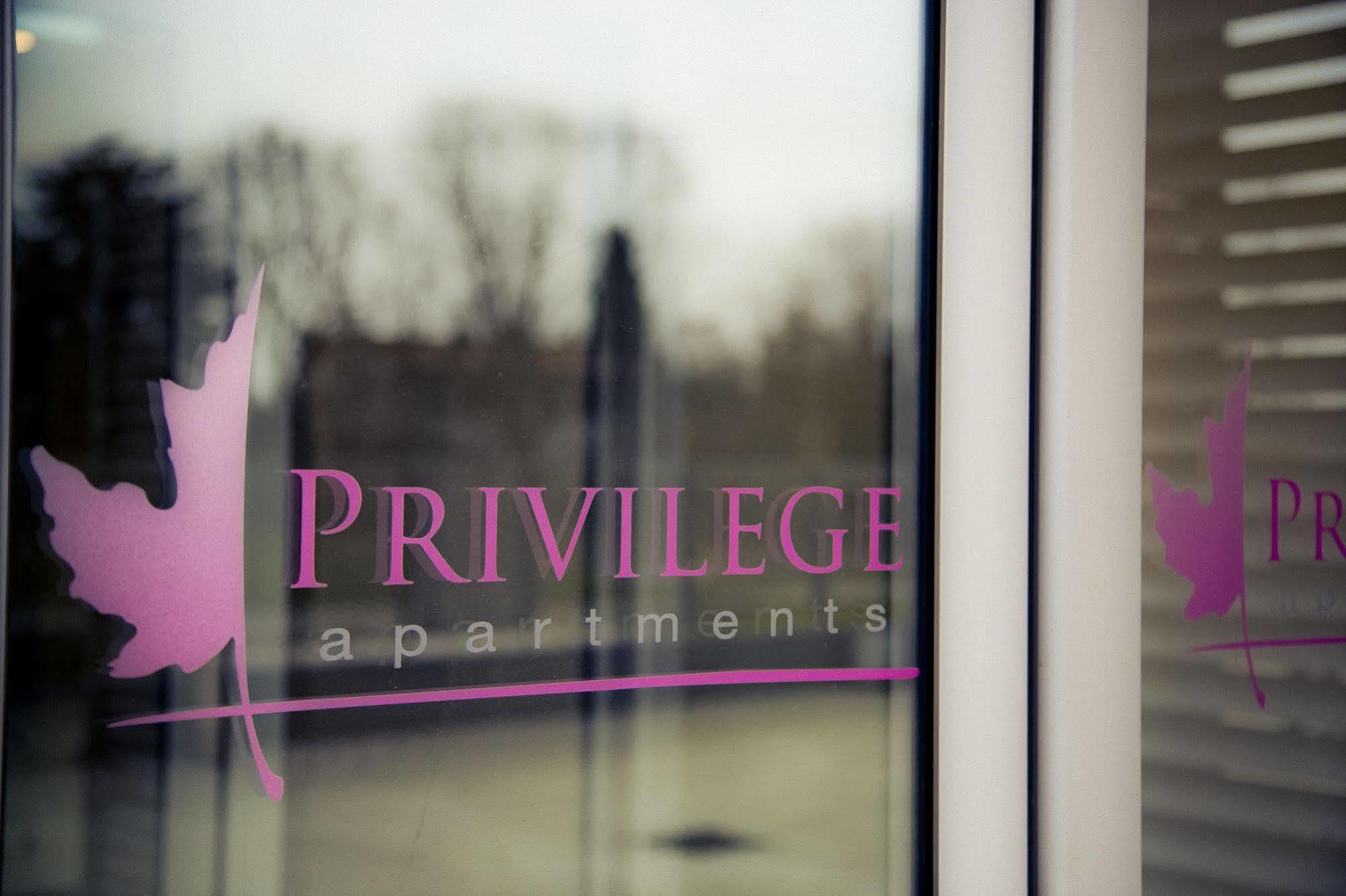 Privilege Apartments Вимеркате Екстериор снимка