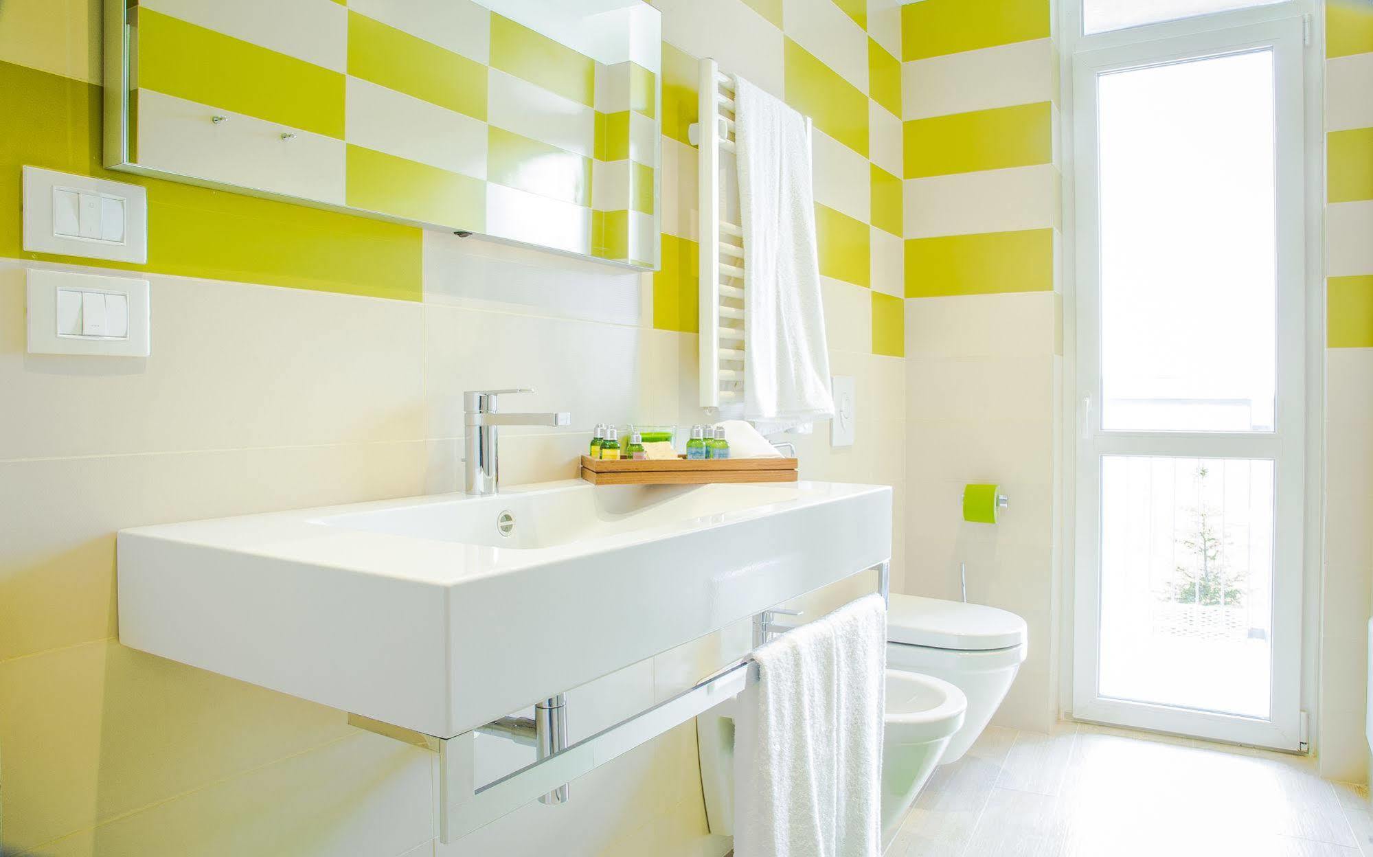 Privilege Apartments Вимеркате Екстериор снимка