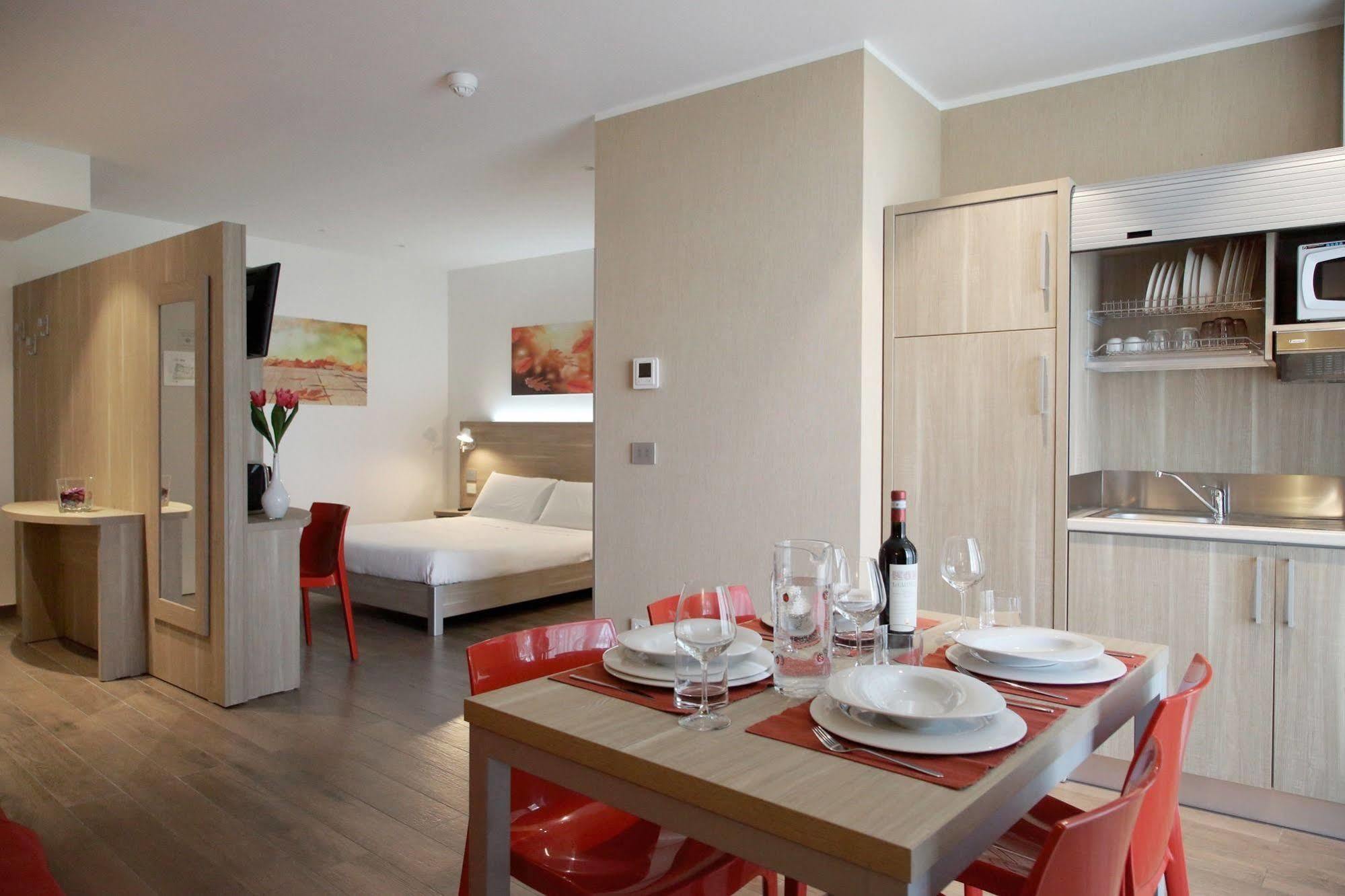 Privilege Apartments Вимеркате Екстериор снимка