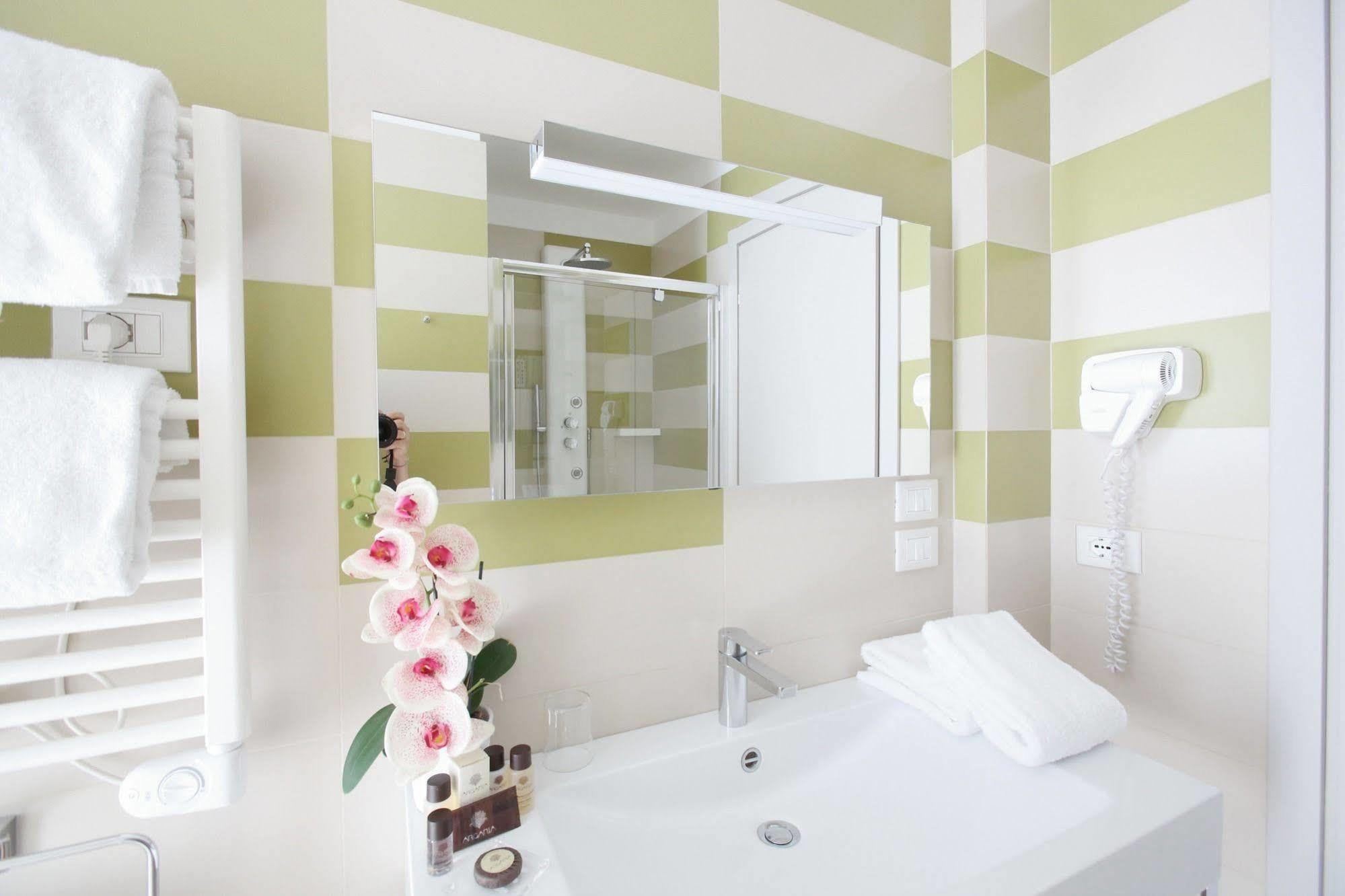 Privilege Apartments Вимеркате Екстериор снимка
