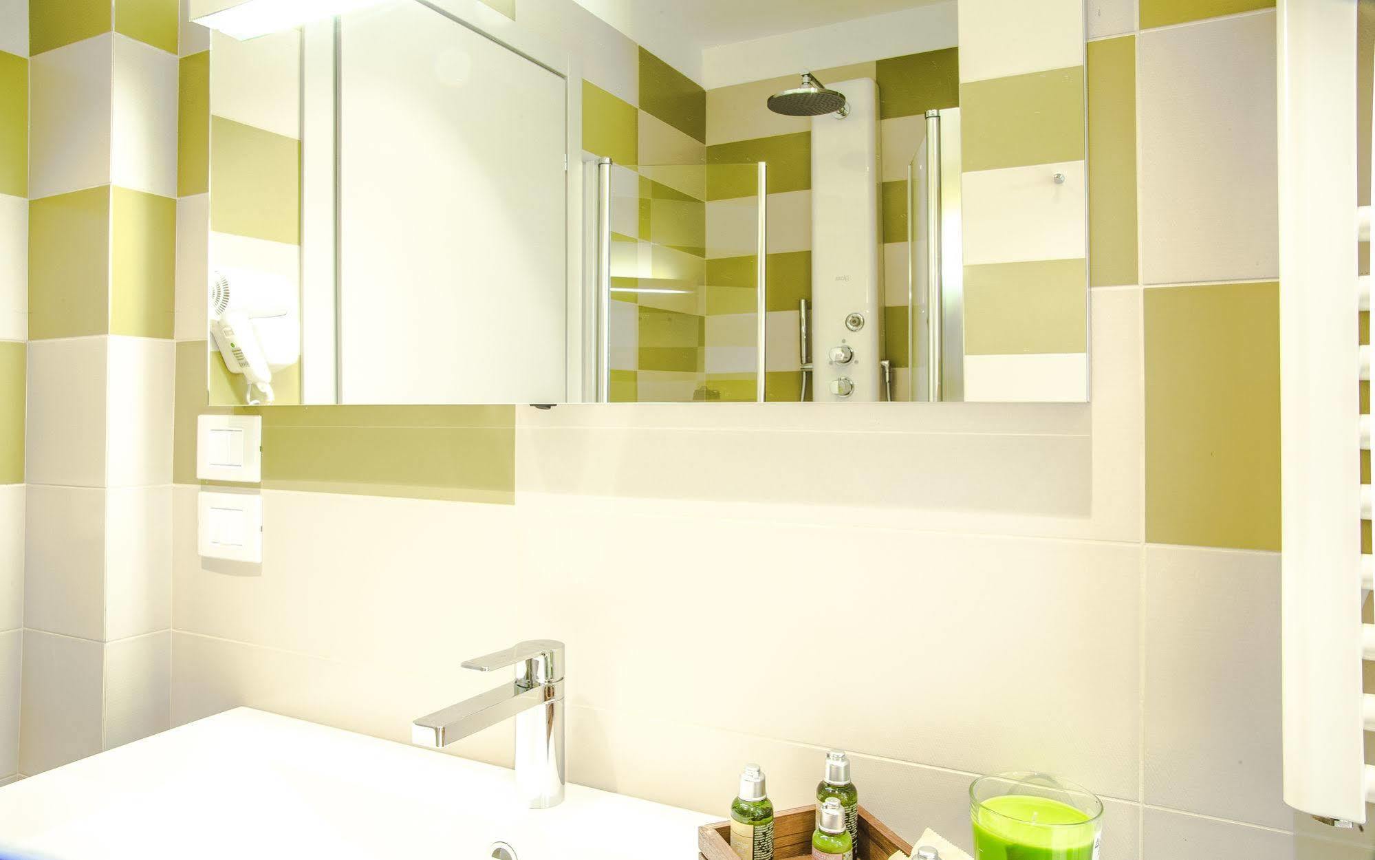 Privilege Apartments Вимеркате Екстериор снимка