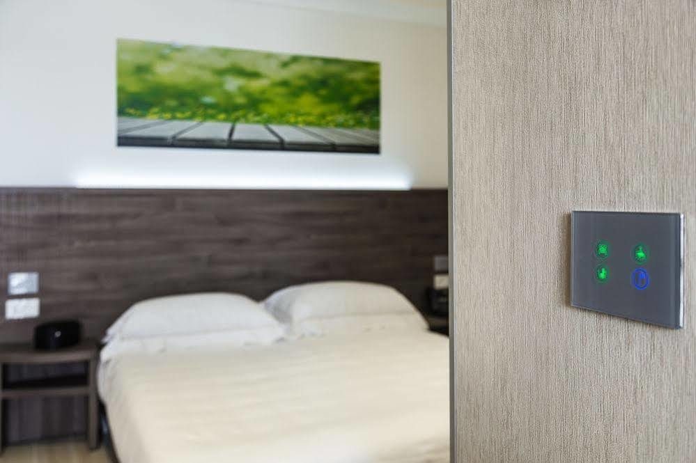Privilege Apartments Вимеркате Екстериор снимка
